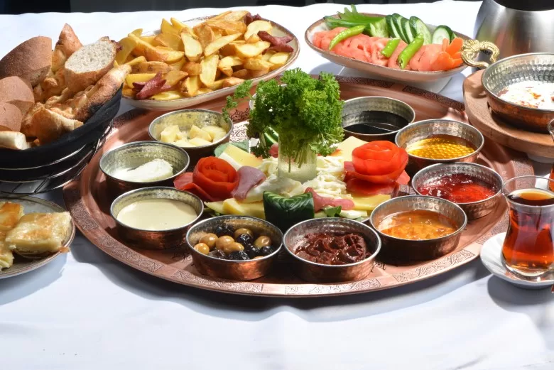 Sini Serpme Kahvaltı